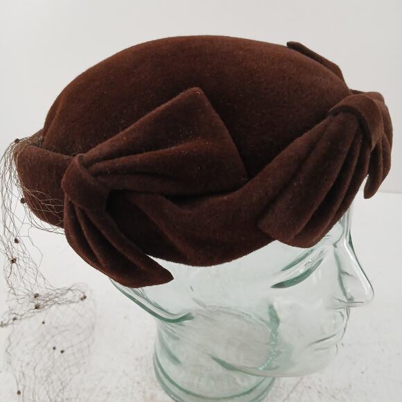 Vintage Women’s Brown Hats Lot of 2 Veiled Fascinator Velvet Pillbox Mid Century main image 4